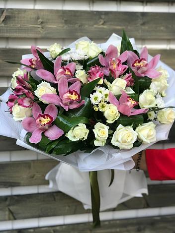 Букет цветов из: Розы и Хризантемы в Инкермане