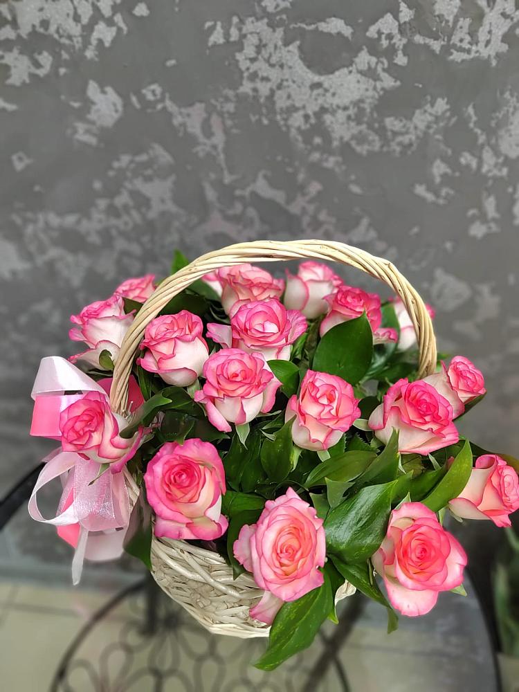 Цветочная композиция из Розы в корзине в Инкермане