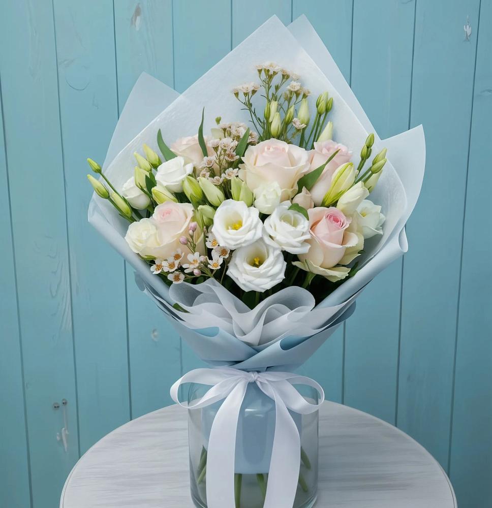 Букет цветов из: Розы и Лизиантусы в Инкермане