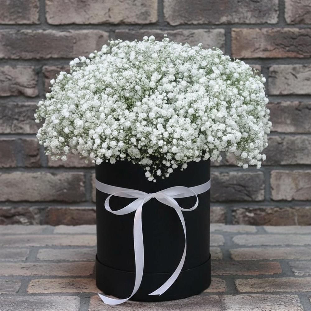 Цветочная композиция из Гипсофила в шляпной коробке в Инкермане