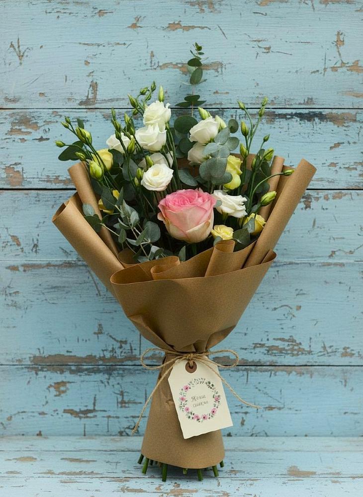 Букет цветов из: Розы и Лизиантусы в Инкермане