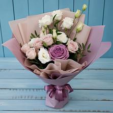Букет цветов из:  Розы и Лизиантусы в Инкермане