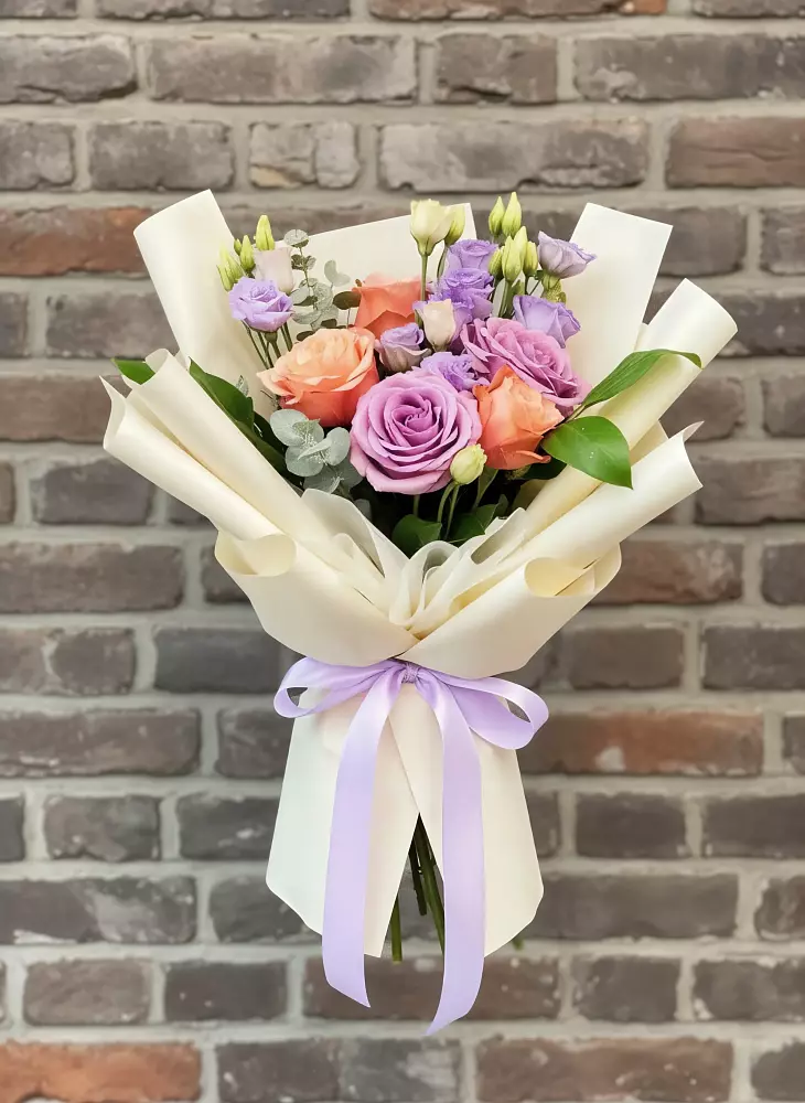 Букет цветов из: Лизиантусы и Розы в Инкермане