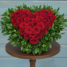 Цветочная композиция из Розы в виде сердца в Инкермане