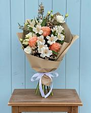 Букет цветов из:  Альстромерии, Лизиантусы, Розы и Хризантемы в Инкермане