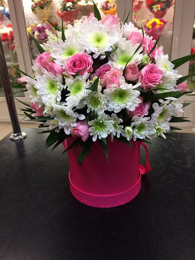 Цветочная композиция из Розы и Хризантемы в шляпной коробке в Инкермане