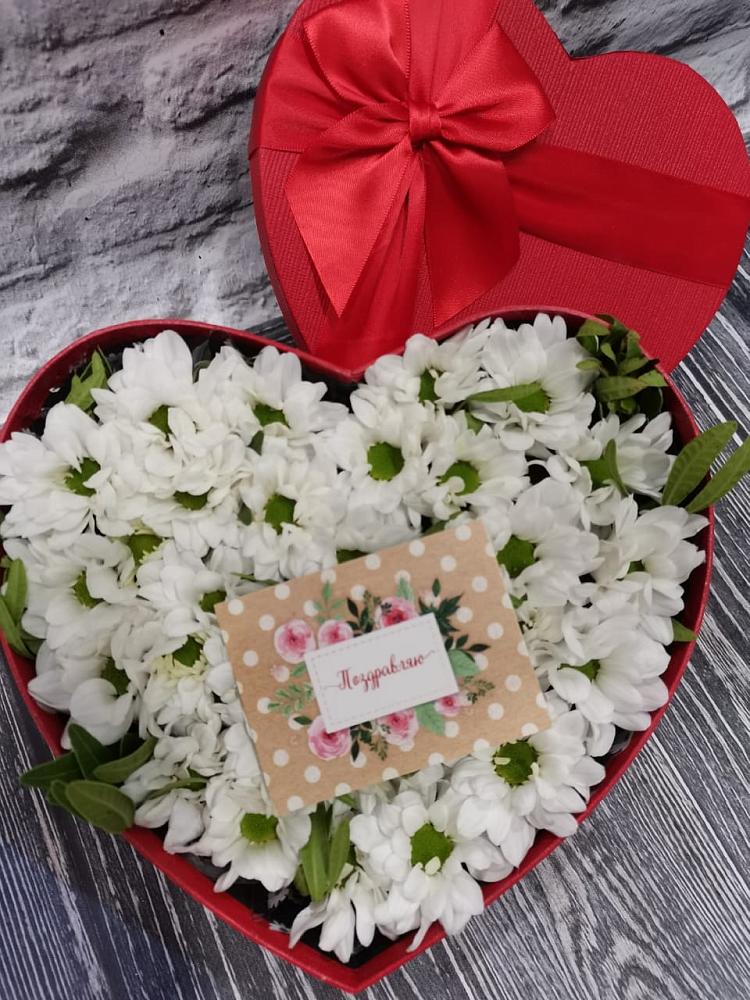 Цветочная композиция из Хризантемы в виде сердца в Инкермане