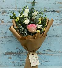 Букет цветов из:  Розы и Лизиантусы в Инкермане