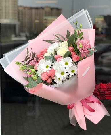 Букет цветов из: Розы, Лизиантусы и Хризантемы в Инкермане