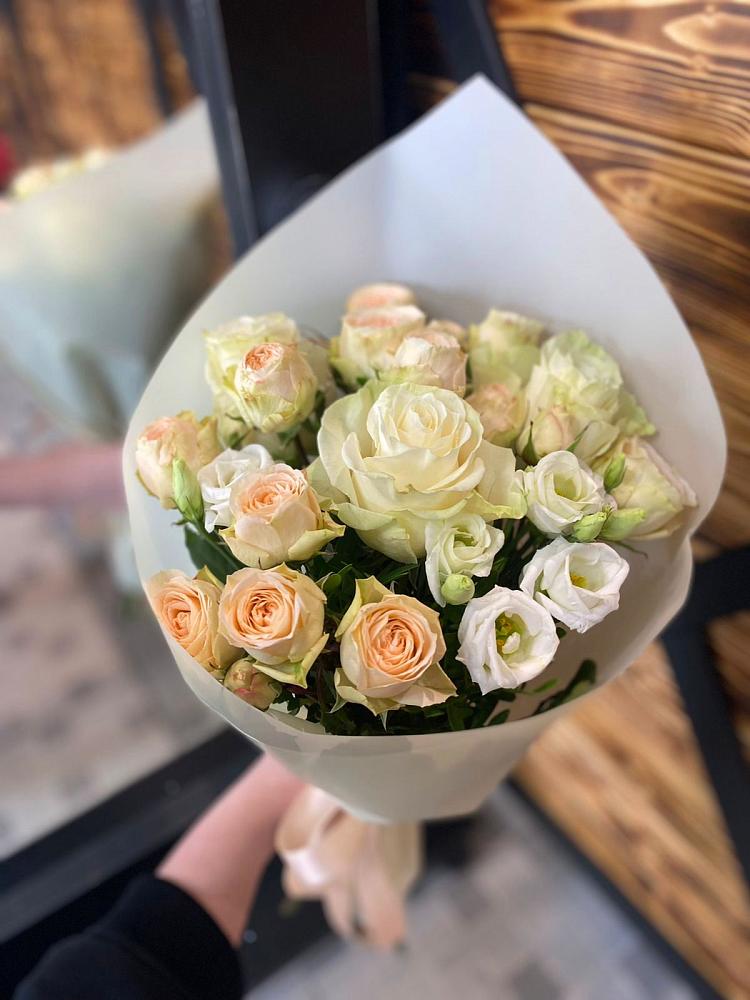 Букет цветов из: Розы и Лизиантусы в Инкермане